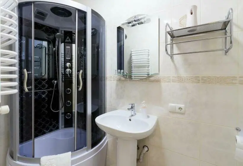 Standard Kolmen Hengen Huone Parveke, Premier