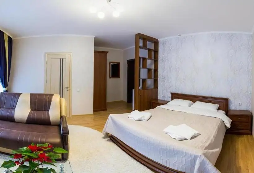 Standard Kolmen Hengen Huone Parveke, Premier