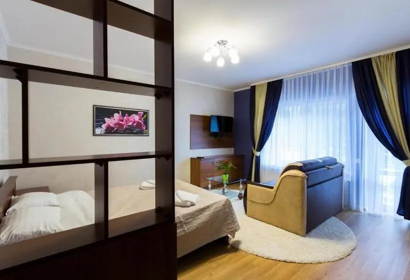 Standard Kolmen Hengen Huone Parveke, Premier