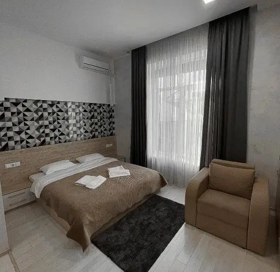 Perhestudio, Premier