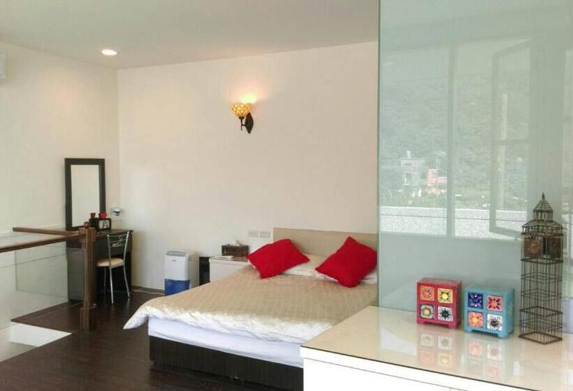 اتاق لوکس با بالکن و چشم‌انداز دریا, Qinbianlu B&b
