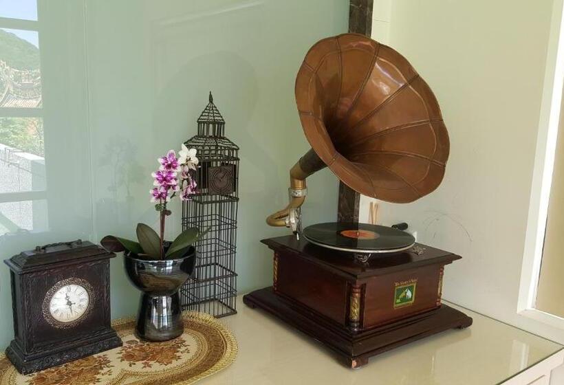 اتاق لوکس با بالکن و چشم‌انداز دریا, Qinbianlu B&b