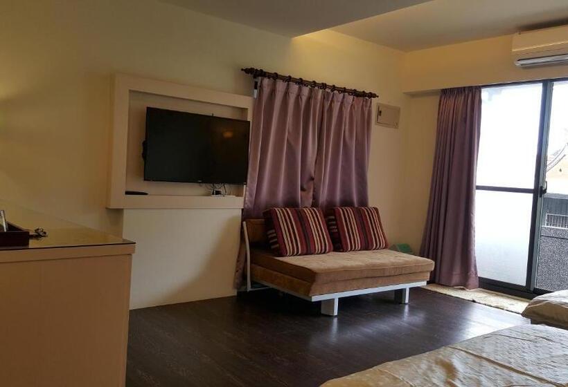 اتاق استاندارد چهارنفره با بالکن, Qinbianlu B&b