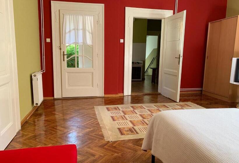 سوئیت با بالکن, Bed And Breakfast Caffe Caffe