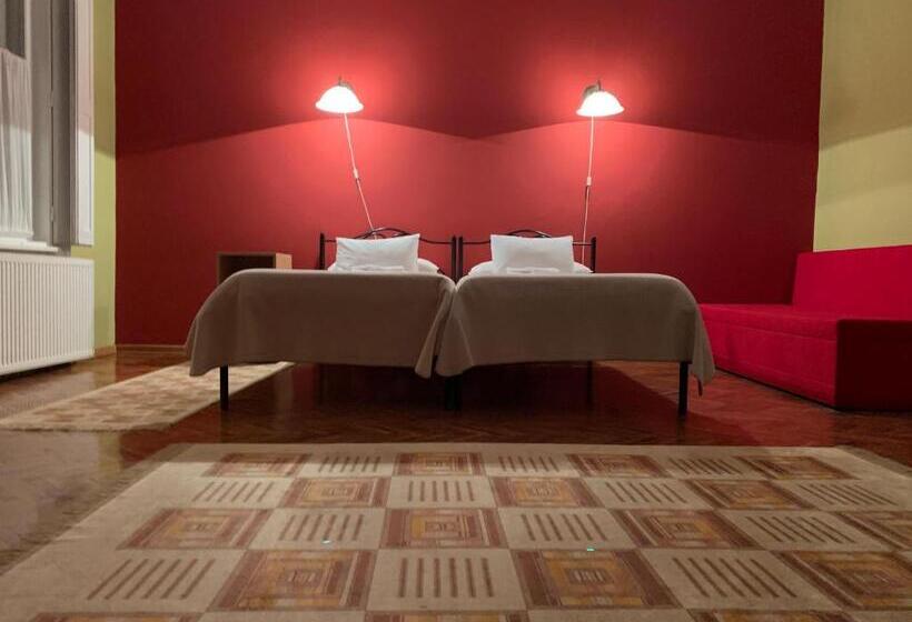 سوئیت با بالکن, Bed And Breakfast Caffe Caffe