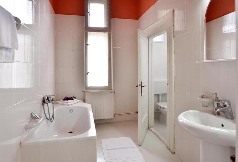 اتاق لوکس, Bed And Breakfast Caffe Caffe