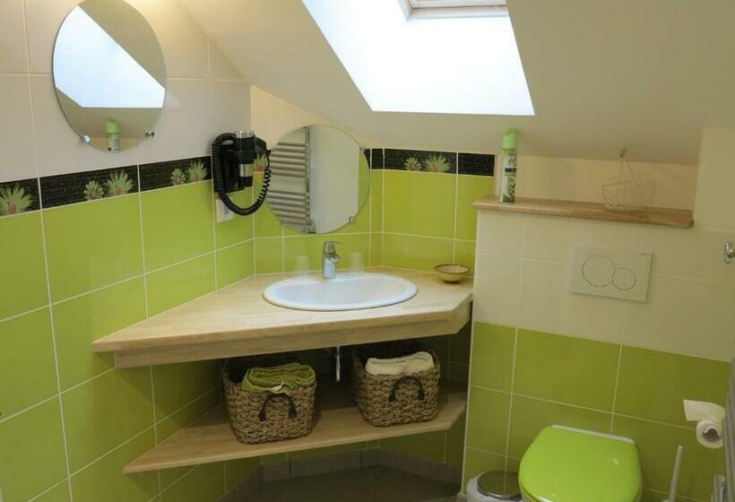 标准三人间, La Ferme De Maraval