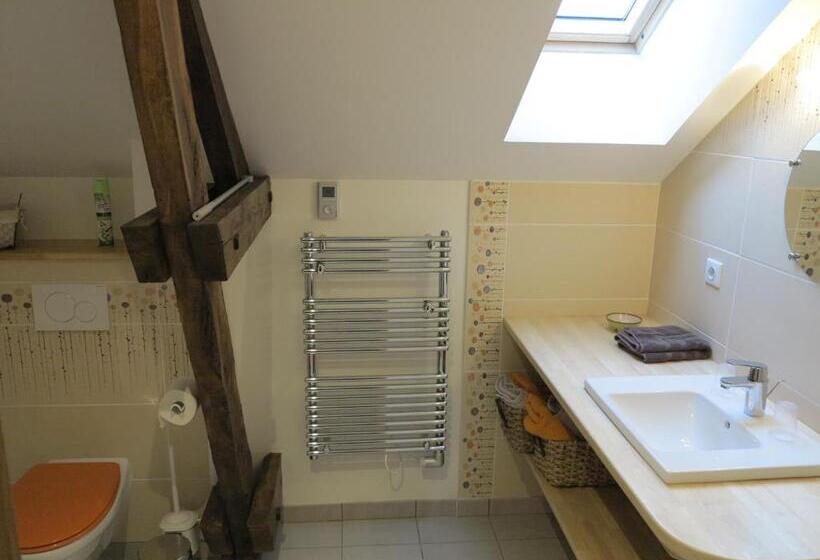 标准三人间, La Ferme De Maraval