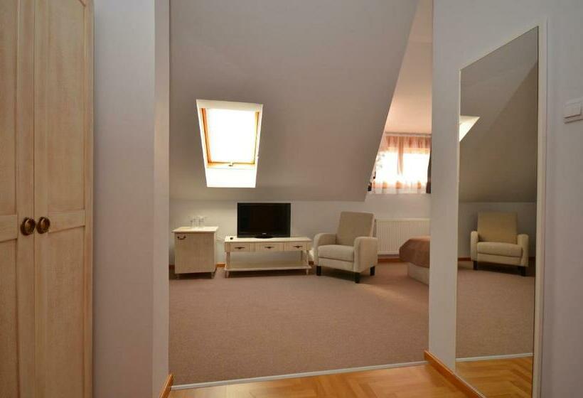 Quarto Estandar, Art Garni