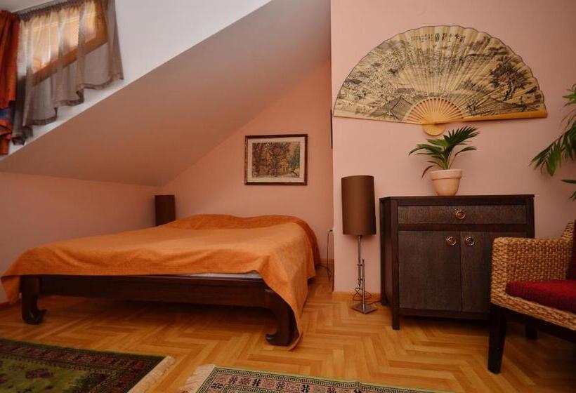 Quarto Estandar, Art Garni