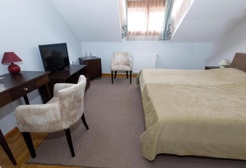 Quarto Estandar, Art Garni