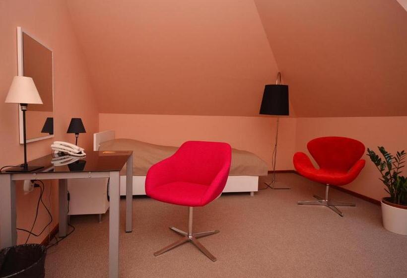 Quarto Estandar Individual, Art Garni