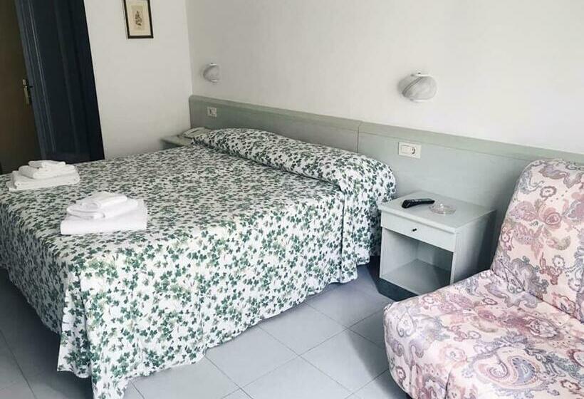 이코노미 룸, Aurora