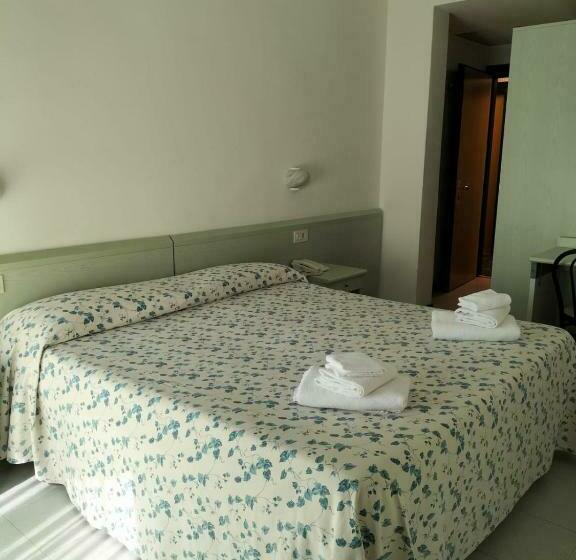 이코노미 룸, Aurora