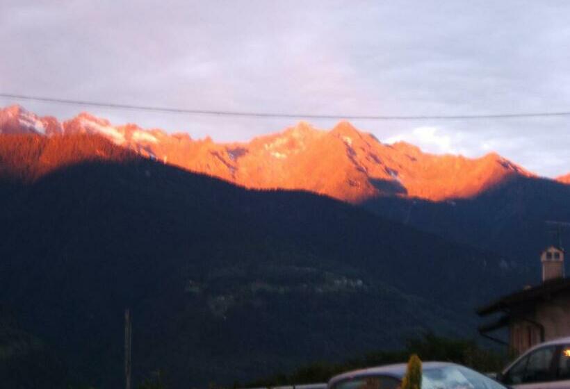 غرفة قياسية ثلاثية, Ristorante Miravalle