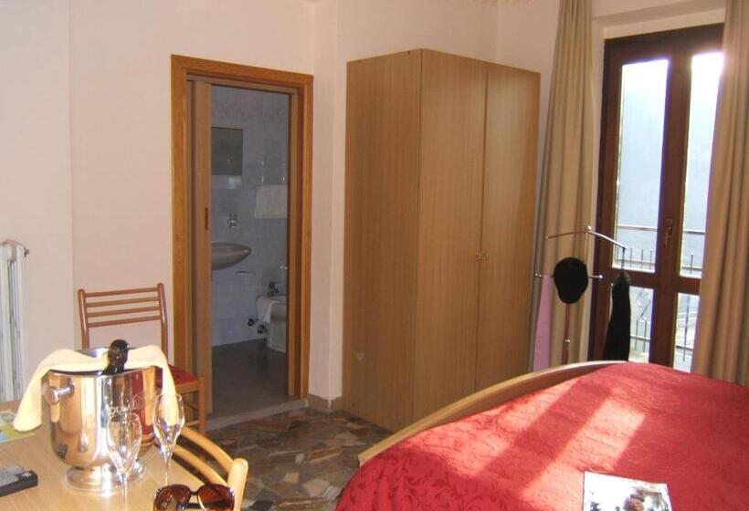 غرفة قياسية مزوَّدة بشُرفة, Ristorante Miravalle