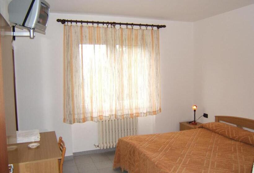 غرفة قياسية مزوَّدة بشُرفة, Ristorante Miravalle