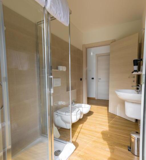 غرفة قياسية رباعية, Ristorante Miravalle