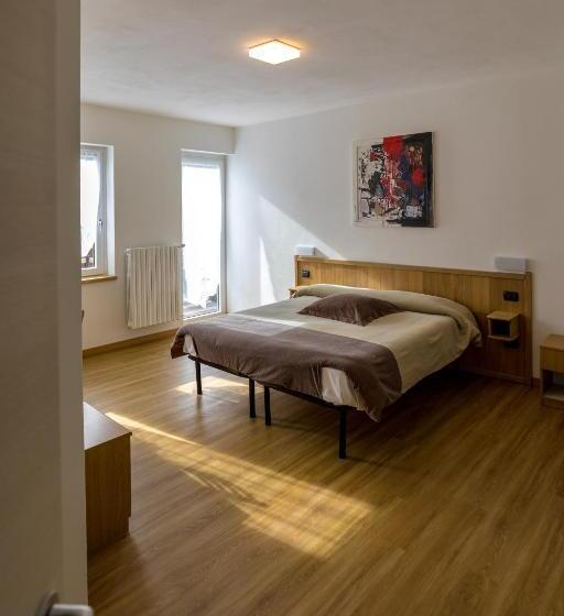 غرفة قياسية رباعية, Ristorante Miravalle