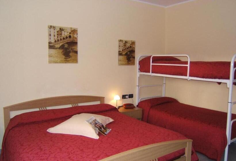 غرفة قياسية رباعية, Ristorante Miravalle