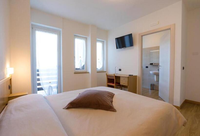 غرفة سوبيريور مزودة بشرفة, Ristorante Miravalle