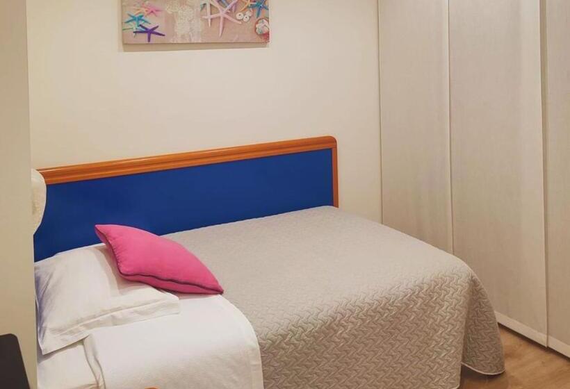 חדר סטנדרט יחיד עם מרפסת, Riviera B&b