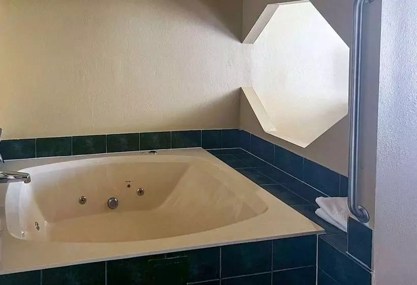 سوییت, Clarion Hotel & Suites