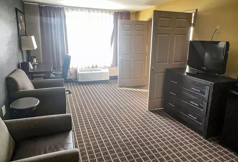 سوییت, Clarion Hotel & Suites