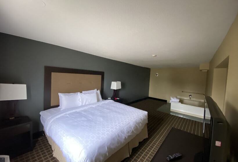 جناح, Clarion Hotel & Suites