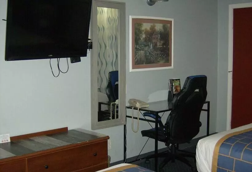 ２ダブルベッドのスタンダードルーム, Days Inn & Suites By Wyndham Terre Haute