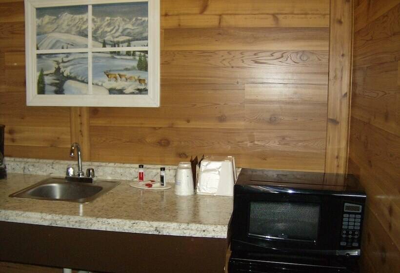 Suite, Days Inn & Suites By Wyndham Terre Haute