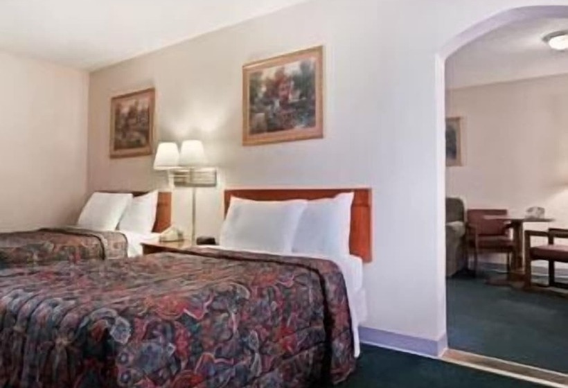 Suite, Days Inn & Suites By Wyndham Terre Haute