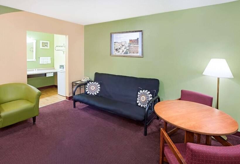 스위트, Days Inn & Suites By Wyndham Terre Haute