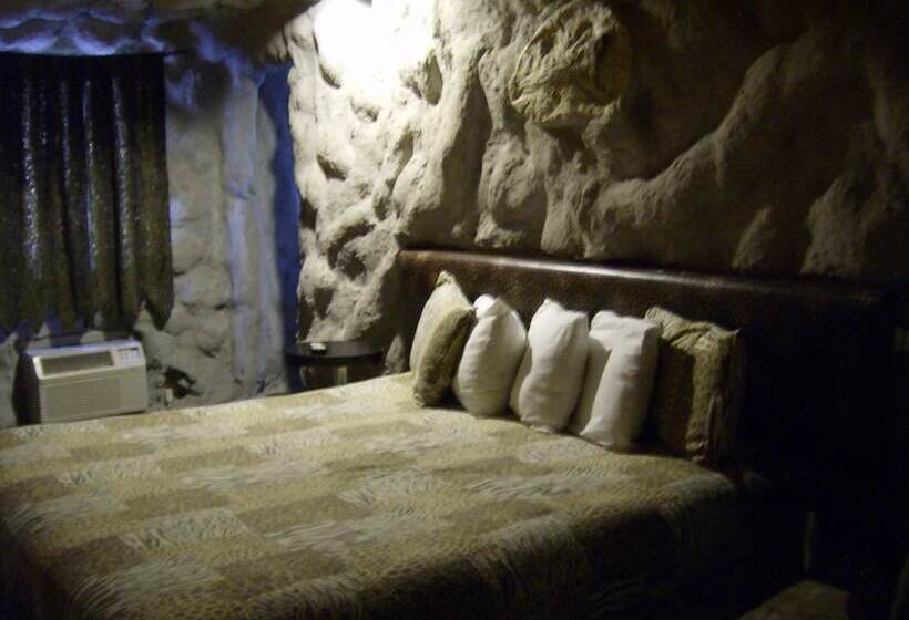 스위트, Days Inn & Suites By Wyndham Terre Haute