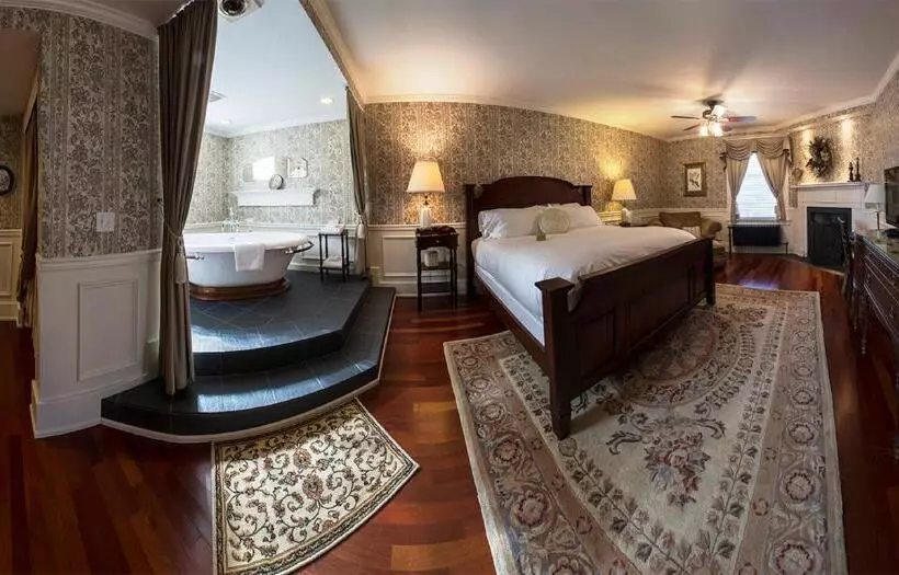 デラックスルーム, Inn On Broadway