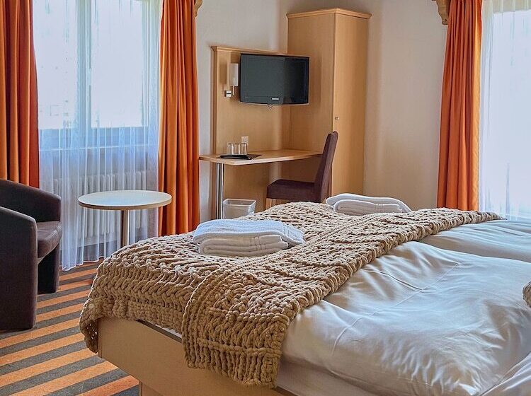 コンフォートルーム, Madrisa Lodge