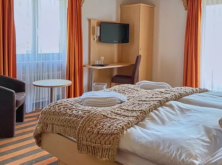 コンフォートルーム, Madrisa Lodge
