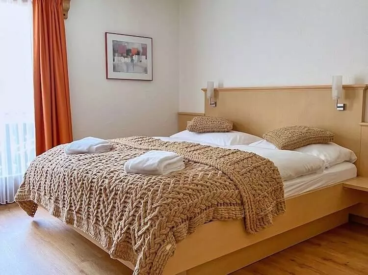 コンフォートルーム, Madrisa Lodge