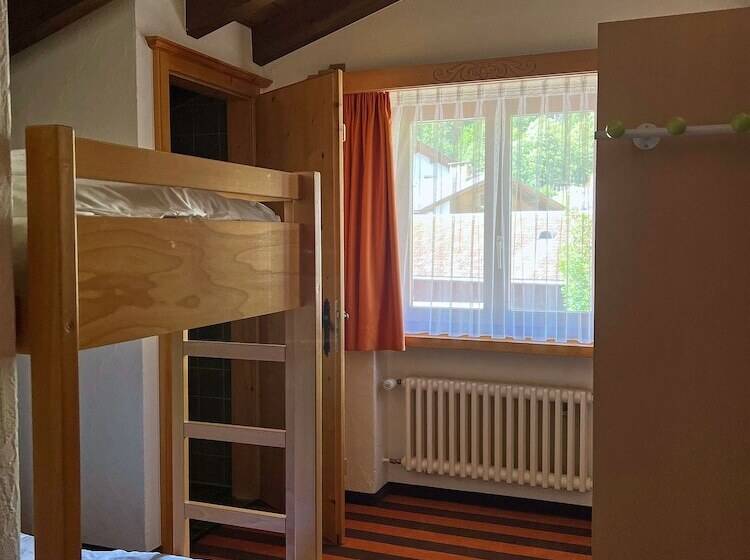 패밀리 룸, Madrisa Lodge