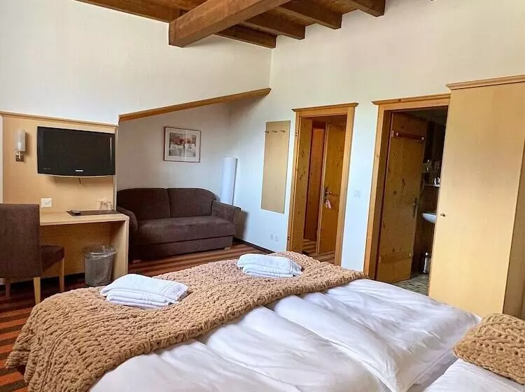 ファミリールーム, Madrisa Lodge