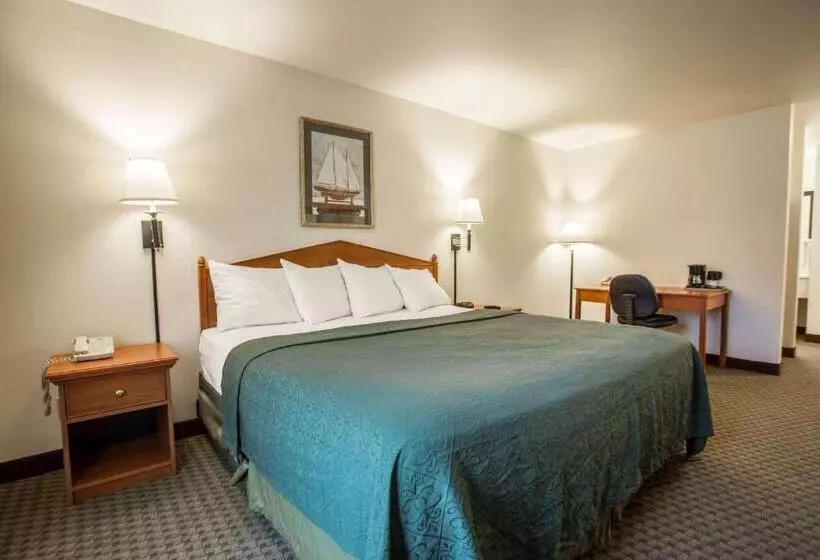 身障者適用キングサイズベッドルーム, Quality Inn & Suites Federal Way  Seattle
