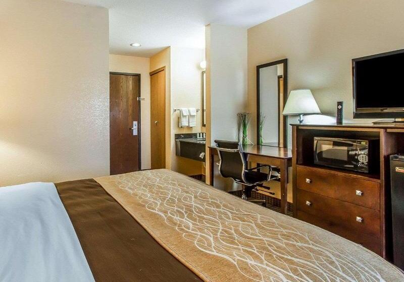 חדר סטנדרט עם מיטת קינג, Quality Inn & Suites