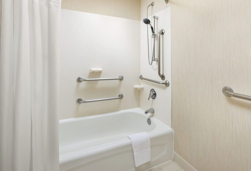 جناح لذوى الاحتياجات الخاصة, Residence Inn Saddle River