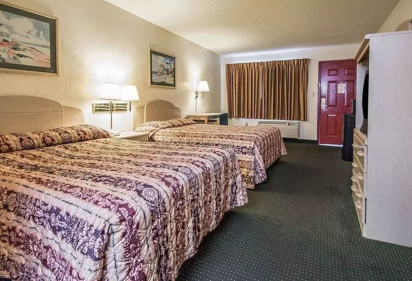 ２ダブルベッドのスタンダードルーム, Rodeway Inn Gainesville   University Area