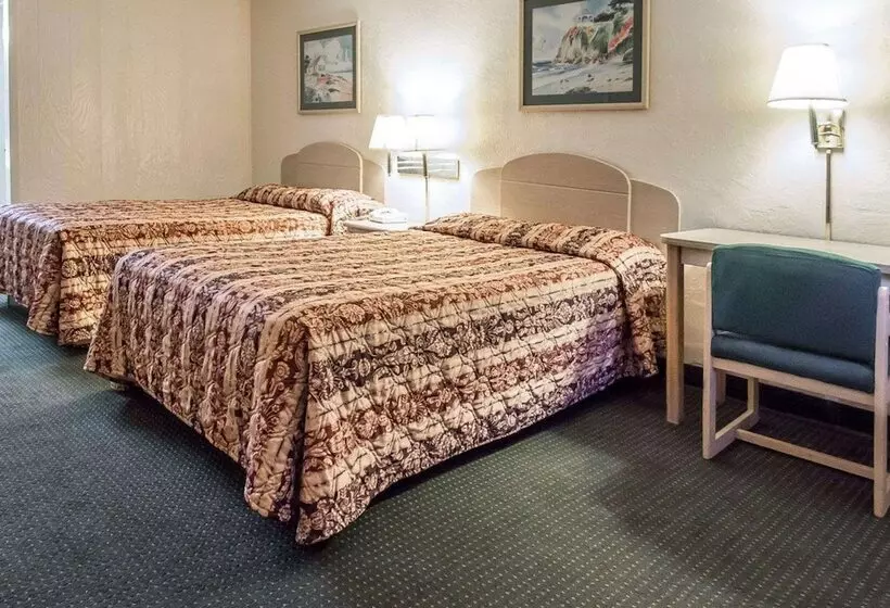 ２ダブルベッドのスタンダードルーム, Rodeway Inn Gainesville   University Area