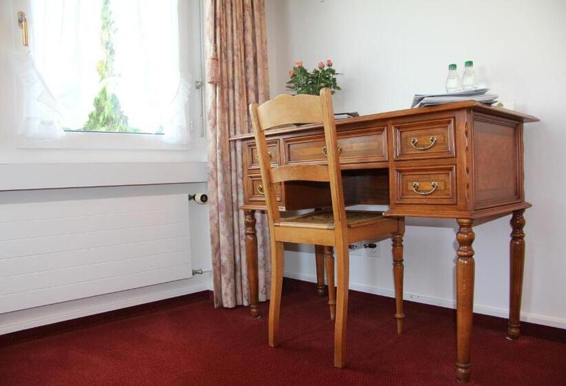 标准间, & Spezialitatenrestaurant Zur Linde