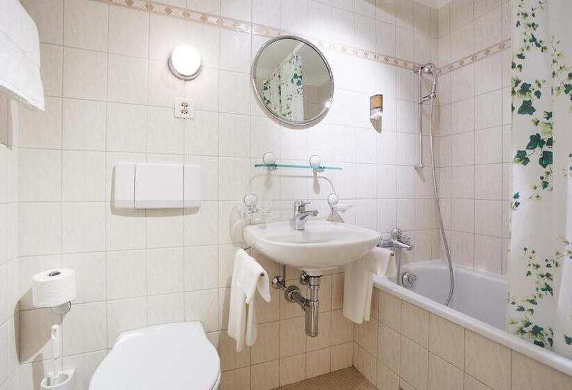 标准间, & Spezialitatenrestaurant Zur Linde