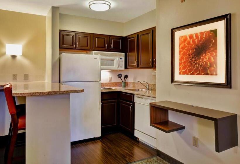 سوئیت با تخت بزرگ, Staybridge Suites Madison   East, An Ihg