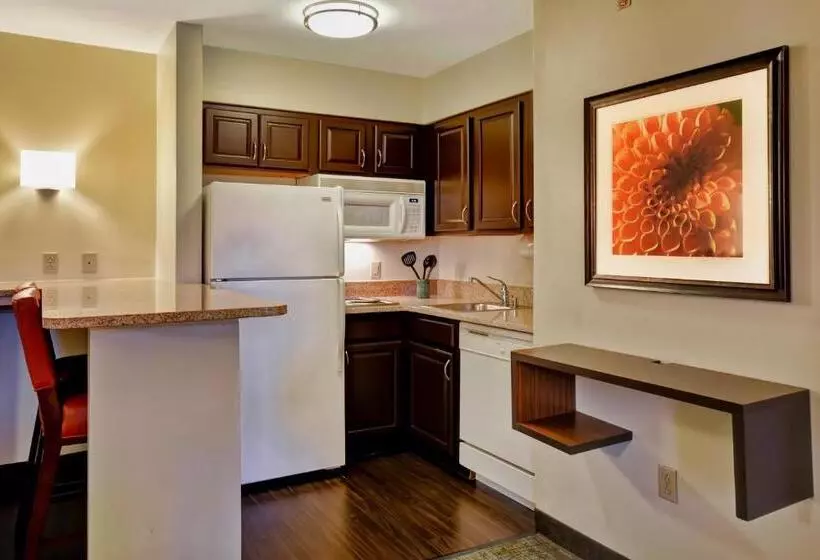 سوئیت با تخت بزرگ, Staybridge Suites Madison East, An Ihg