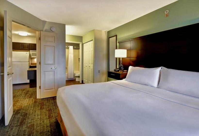 Люкс Кровать Кинг, Staybridge Suites Madison   East, An Ihg